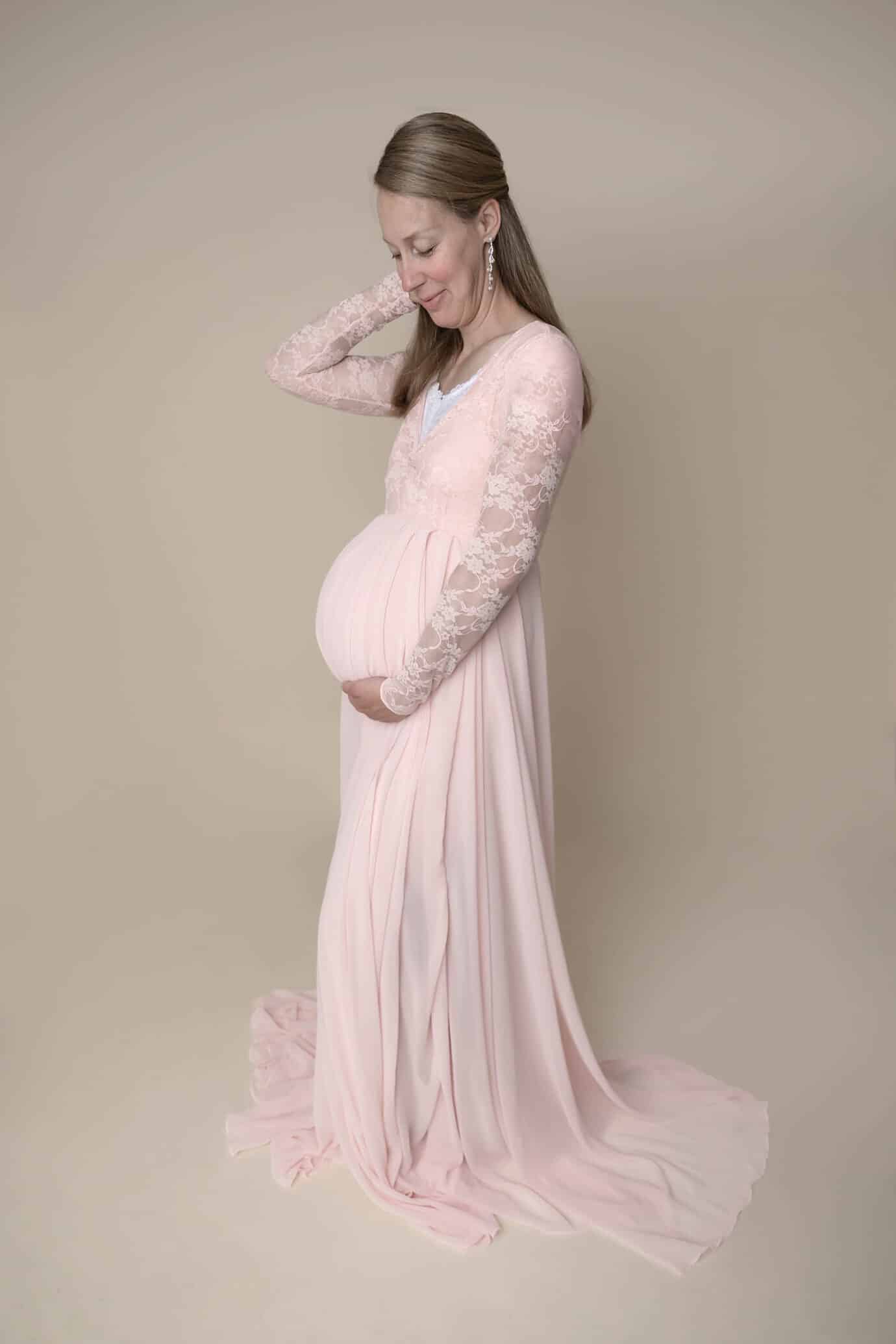 maternity photo pink dress
