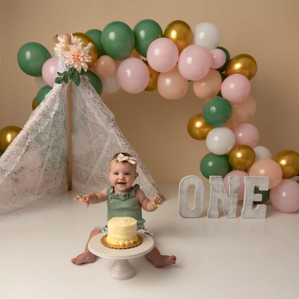 utah county first birthday photoshoot tent backdrop with lace tent and balloon arch