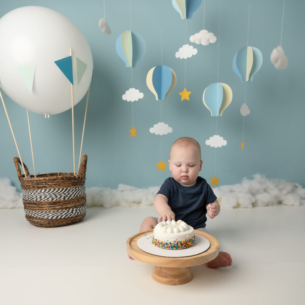 utah county cake smash session with hot air balloons